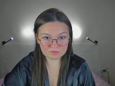 Onze webcam vrouw demonstreert der BH-maat B tieten voor de sex webcam