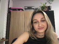 Deze webcam babe demonstreert haar BH-maat A boezem voor de sexcam