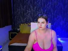 De Europese cam babe MiraHaze gedurende één van der webcam seks optredens