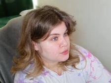 Een volle webcam vrouw met zwart haar gedurende de webcam sex