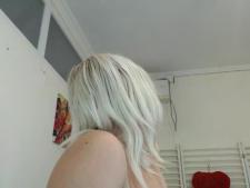 Deze webcam babe toont haar cupmaat B boezem voor de sekscam