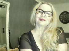 De Europese webcam dame Penelop tijdens een van der webcam seks optredens