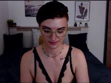 1 van onze heetste cam girls gedurende een erotische webcam seks gesprek
