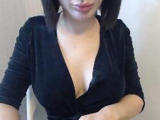 Deze cam dame toont haar BH-maat D borsten voor de sekscam
