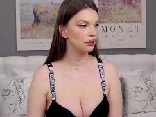 Onze webcam girl showt haar BH maat C borsten voor de sexchat