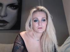 Deze cam dame showt haar BH maat F boezem voor de seks chat