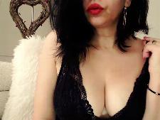 Deze webcam vrouw toont der beha maat B borsten voor de sekscam